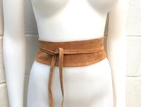 Obi belt in suede.Wrap belt in LIGHT saddle brown. Genuine leather wraparound belt in TAN color. Camel brown belt,. Light tobacco brown belt