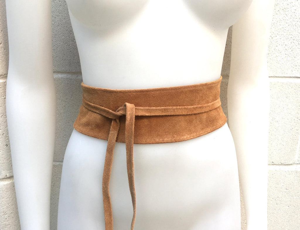 Obi belt in suede.Wrap belt in LIGHT saddle brown. Genuine leather wraparound belt in TAN color. Camel brown belt,. Light tobacco brown belt