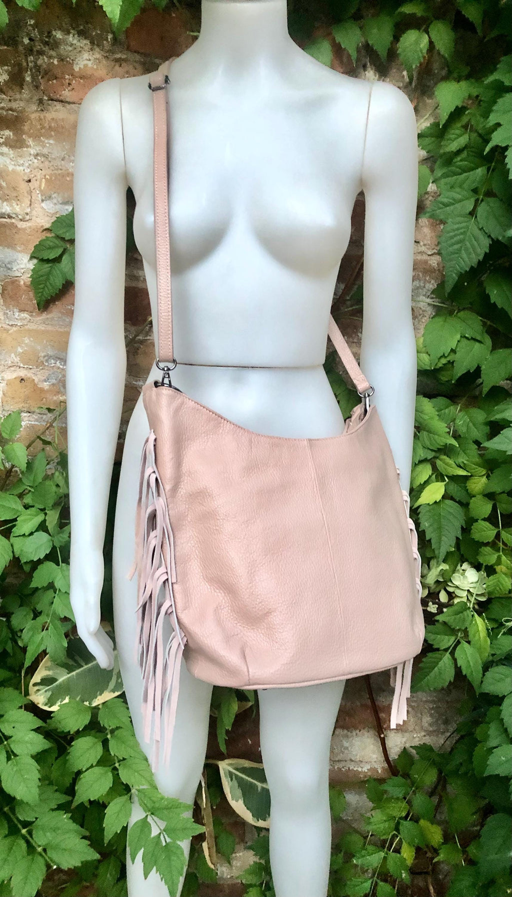 Light pink crossbody / shoulder bag. Pink boho FRINGED genuine leather bag. Messenger bag with fringes.Pink leather hobo purse with 2 straps