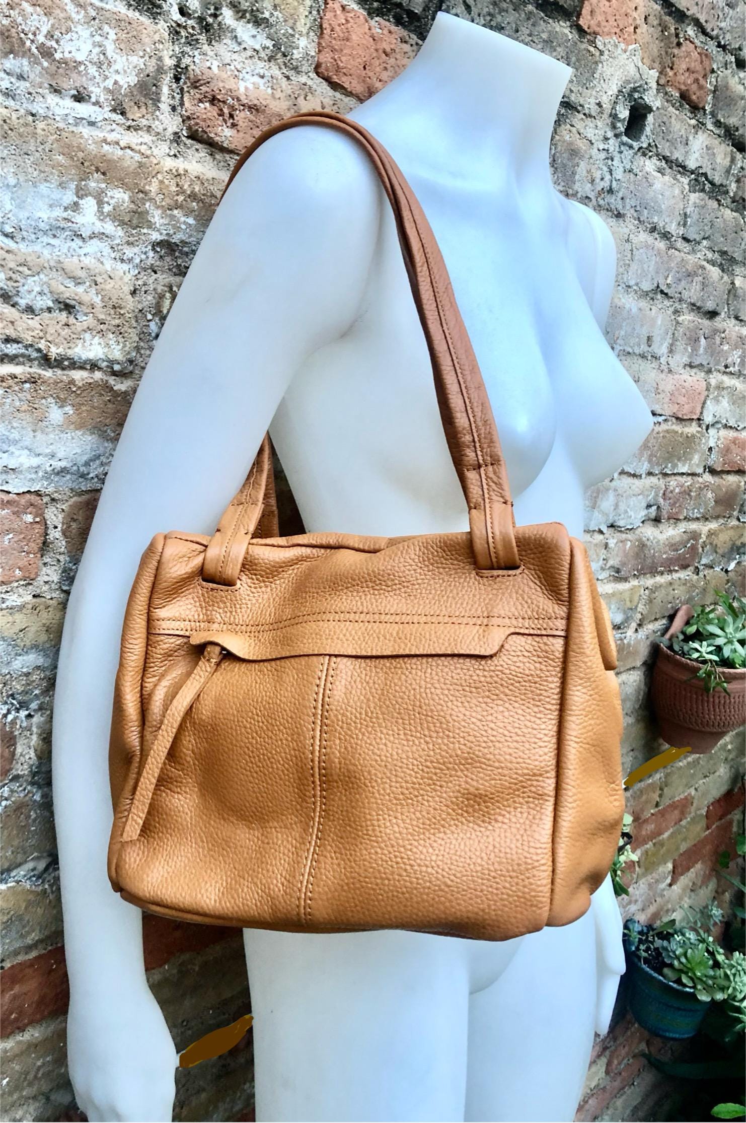 CAMEL BROWN genuine leather bag. Tan brown shoulder bag. Lined light tobacco purse with double straps and zippers at the top. Soft leather.