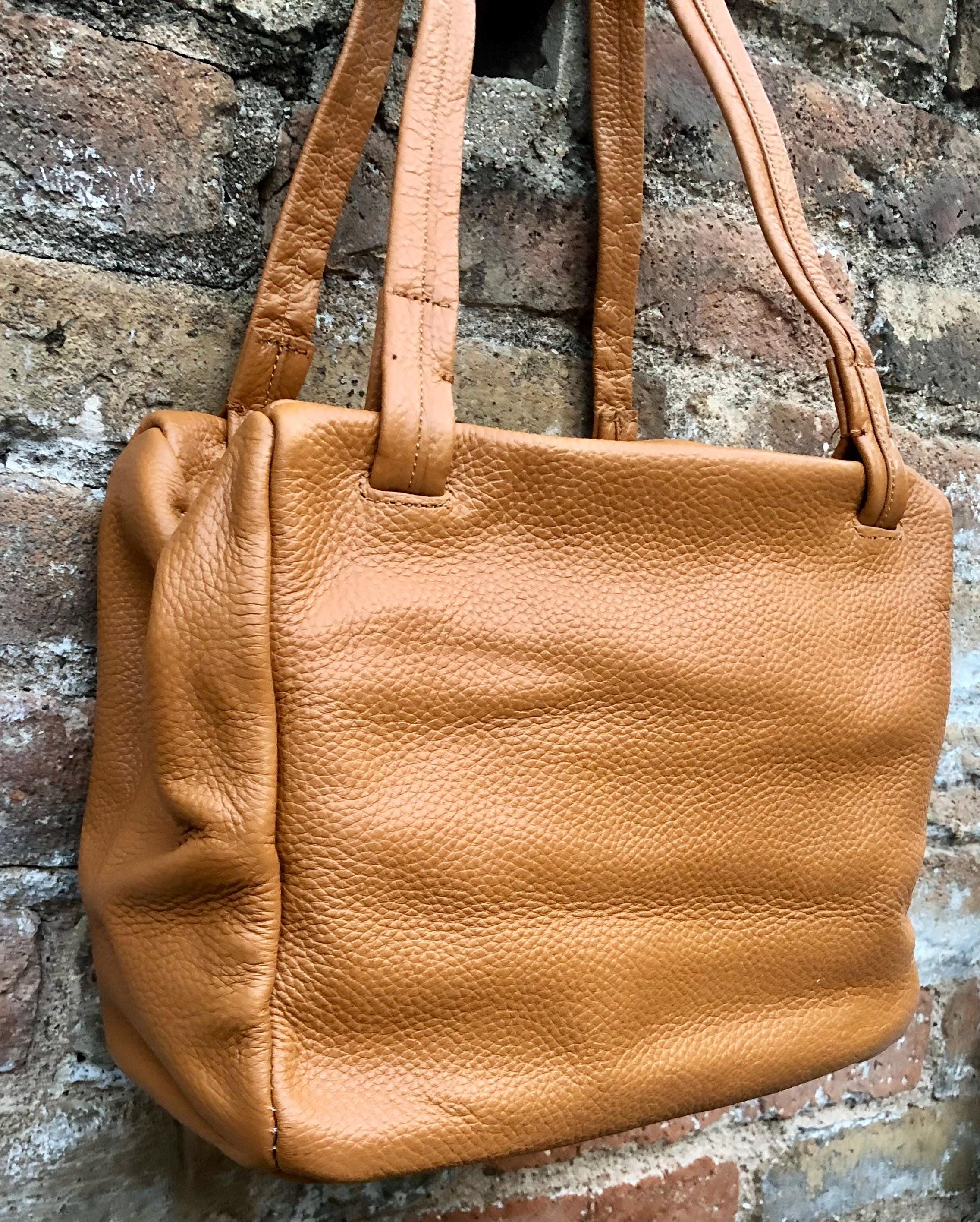 CAMEL BROWN genuine leather bag. Tan brown shoulder bag. Lined light tobacco purse with double straps and zippers at the top. Soft leather.