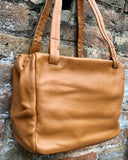CAMEL BROWN genuine leather bag. Tan brown shoulder bag. Lined light tobacco purse with double straps and zippers at the top. Soft leather.