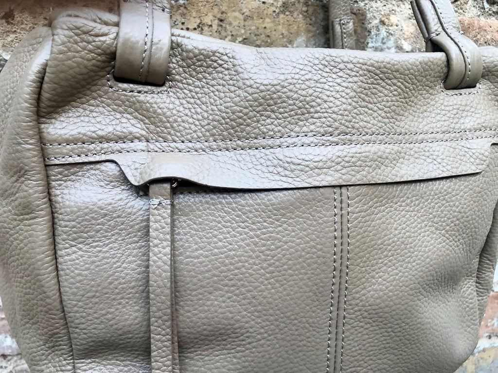 TAUPE BROWN genuine leather bag. Tan brown shoulder bag. Lined cafe au lait purse with double straps and zippers at the top. Soft leather.