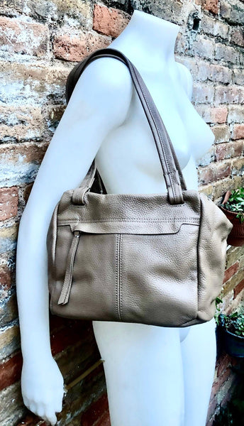 TAUPE BROWN genuine leather bag. Tan brown shoulder bag. Lined cafe au lait purse with double straps and zippers at the top. Soft leather.