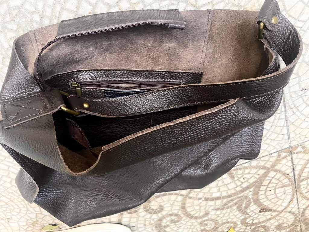 Slouch leather bag in dark brown leather. Chocolate brown hobo shoulder bag. Genuine leather book / tablet bag. Leather shopper. Brown purse