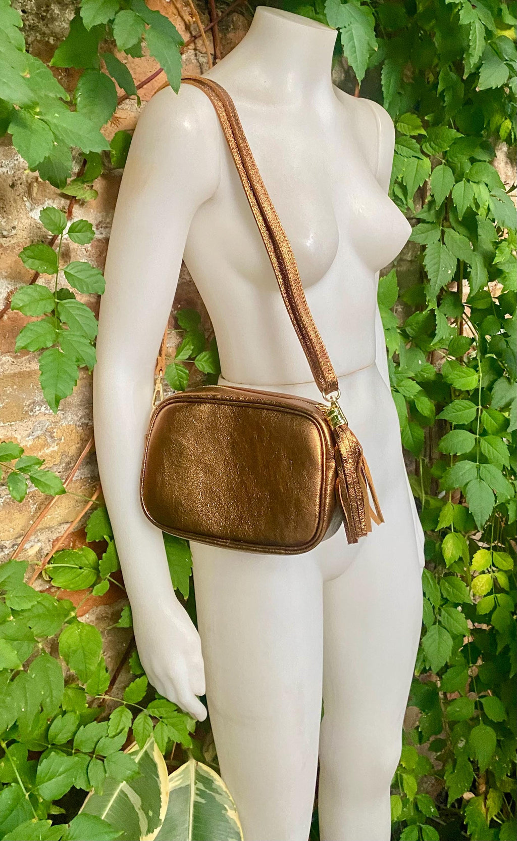 Dark gold leather bag. Crossbody / shoulder bag in GENUINE leather. Metallic shine leather bag with adjustable strap and zipper. Gold purse
