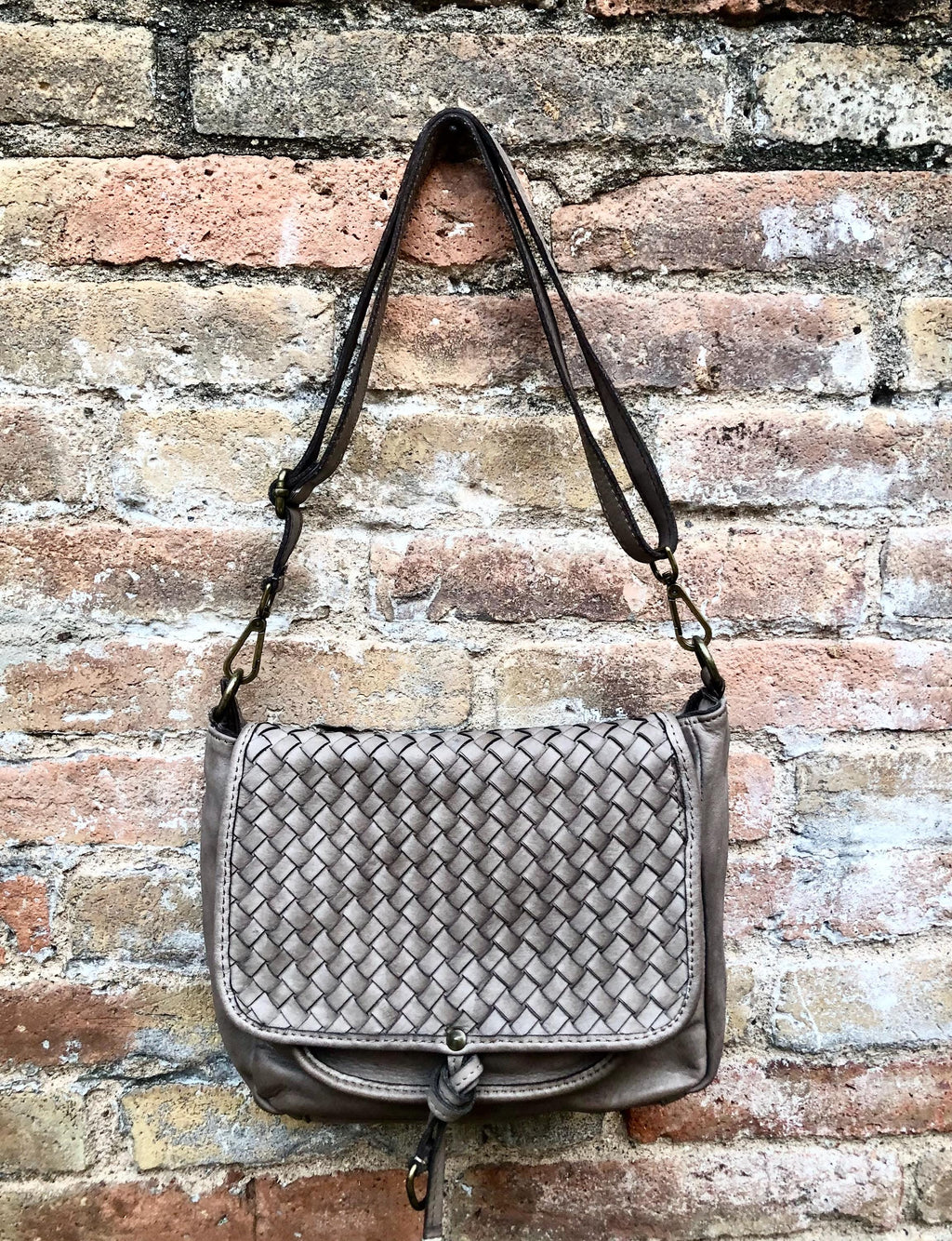 Light brown "distressed" genuine leather bag. Boho messenger bag in taupe color. Dark beige crossbody/shoulder bag. "Vintage" style purse.