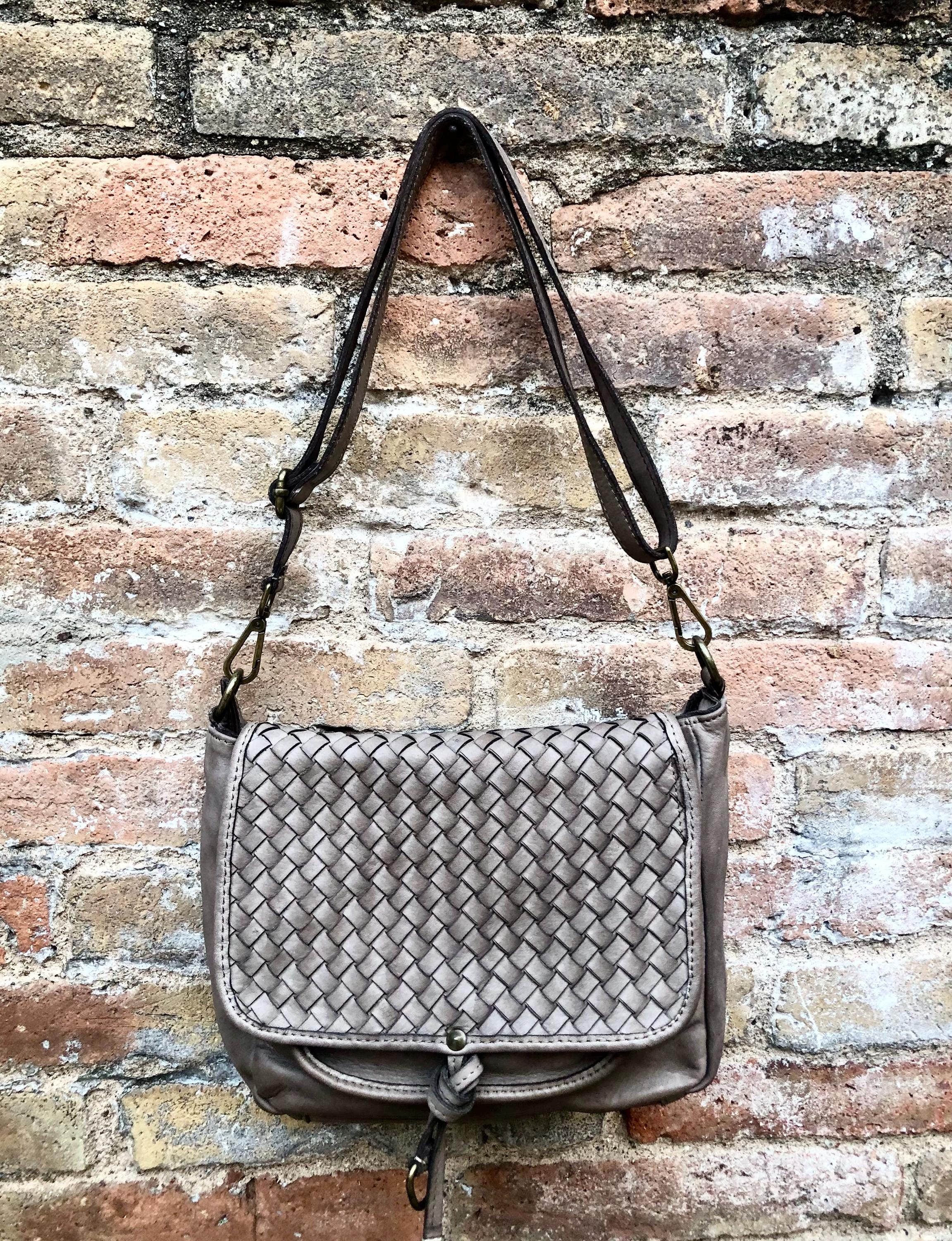 Light brown "distressed" genuine leather bag. Boho messenger bag in taupe color. Dark beige crossbody/shoulder bag. "Vintage" style purse.