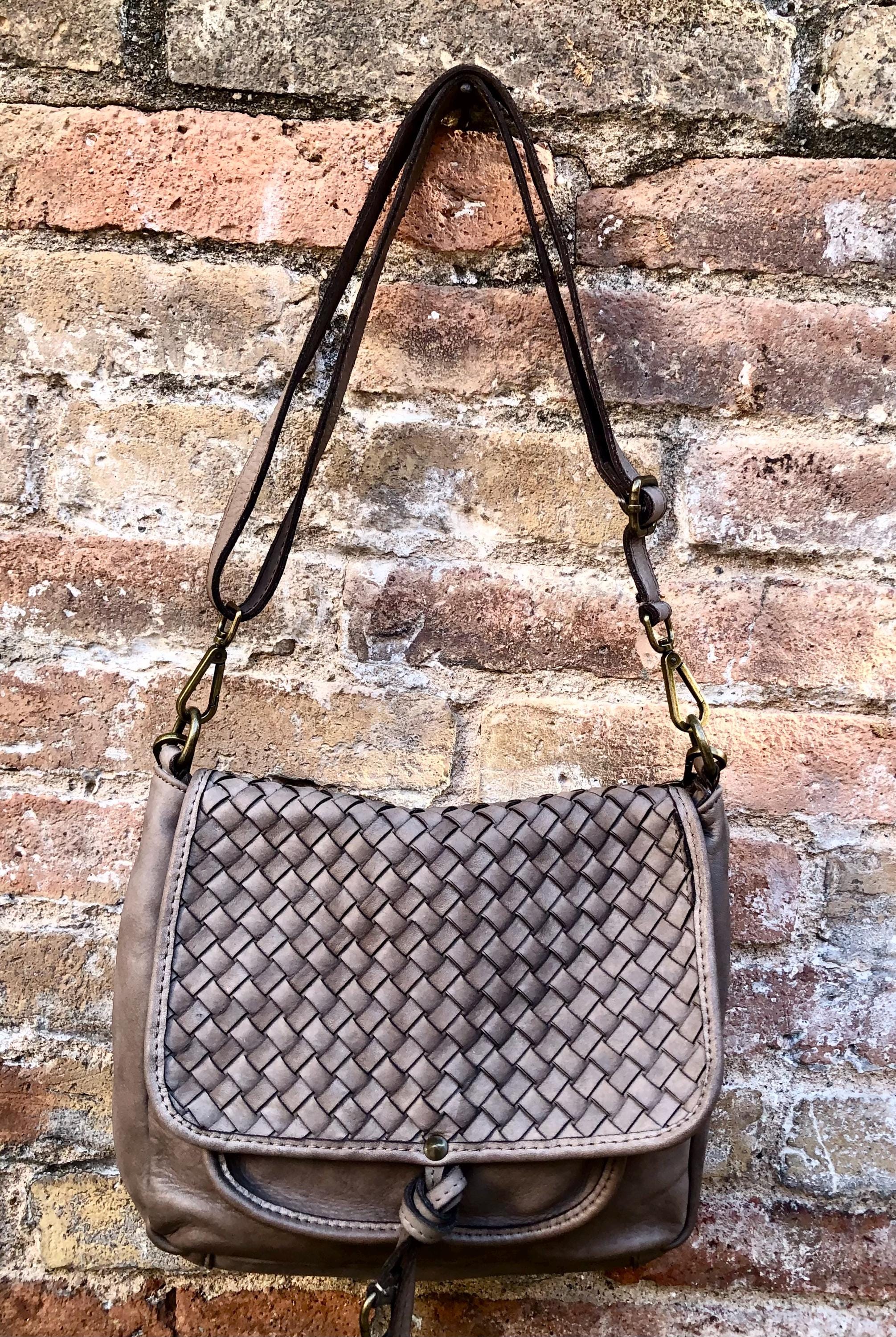Light brown "distressed" genuine leather bag. Boho messenger bag in taupe color. Dark beige crossbody/shoulder bag. "Vintage" style purse.