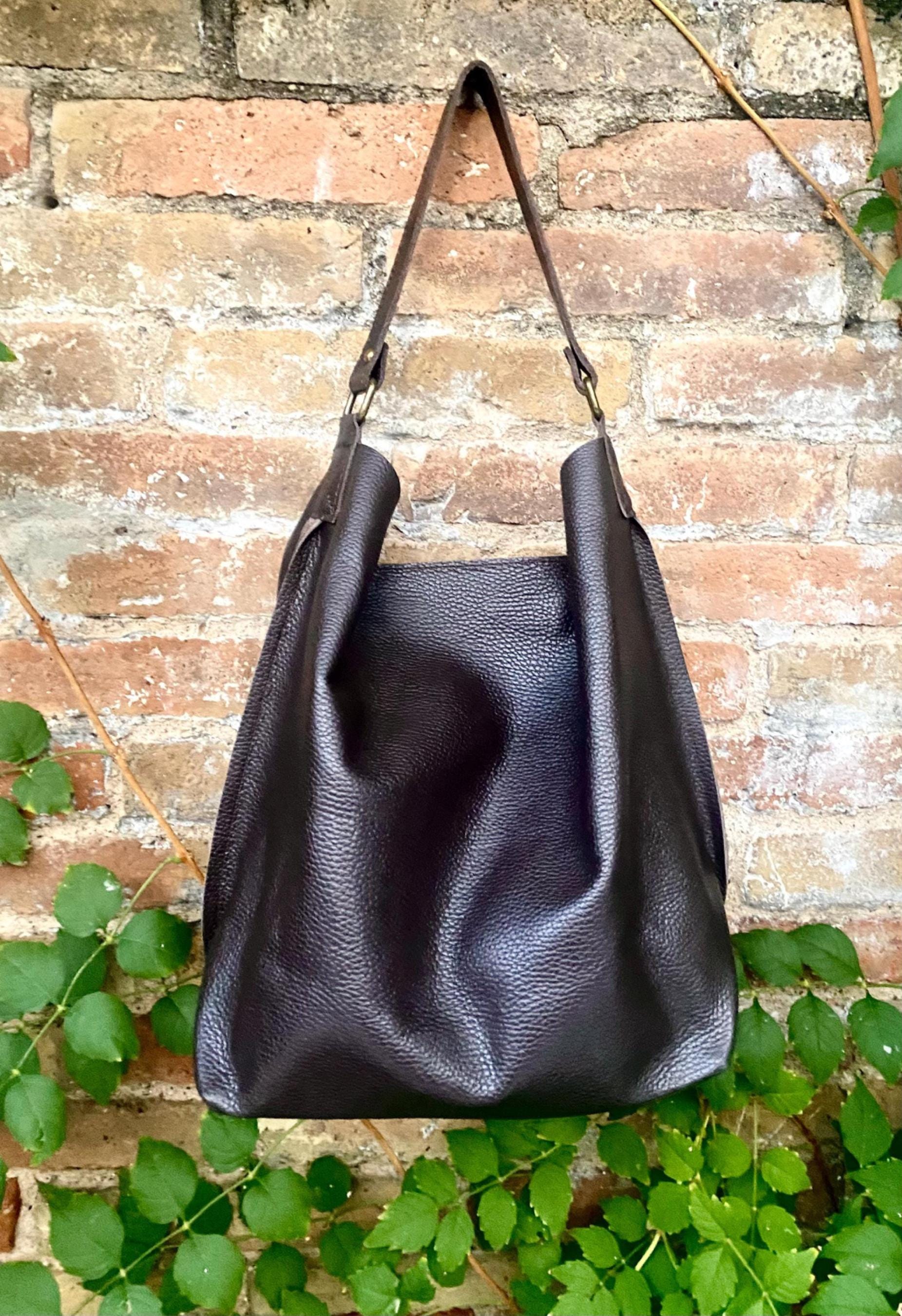 Slouch leather bag in dark brown leather. Chocolate brown hobo shoulder bag. Genuine leather book / tablet bag. Leather shopper. Brown purse