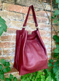 Slouch leather bag in burgundy leather. Wine red hobo shoulder bag. Genuine leather book / tablet bag. Leather shopper. Dark red purse