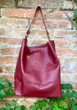 Slouch leather bag in burgundy leather. Wine red hobo shoulder bag. Genuine leather book / tablet bag. Leather shopper. Dark red purse