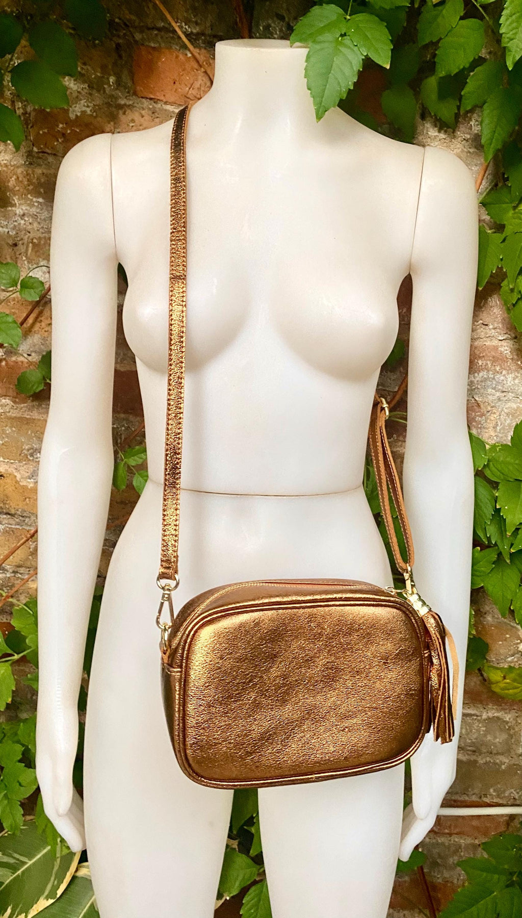 Dark gold leather bag. Crossbody / shoulder bag in GENUINE leather. Metallic shine leather bag with adjustable strap and zipper. Gold purse