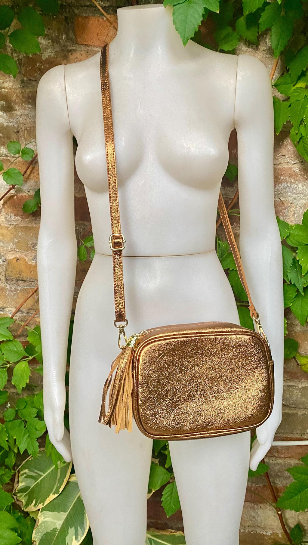Dark gold leather bag. Crossbody / shoulder bag in GENUINE leather. Metallic shine leather bag with adjustable strap and zipper. Gold purse