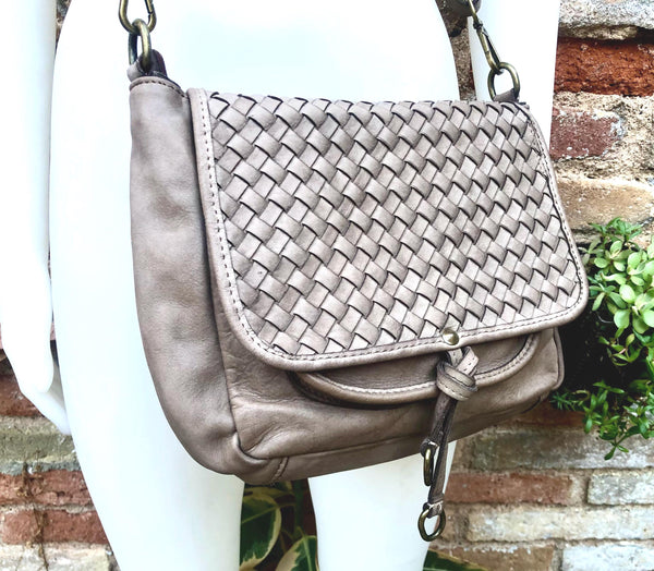 Light brown "distressed" genuine leather bag. Boho messenger bag in taupe color. Dark beige crossbody/shoulder bag. "Vintage" style purse.