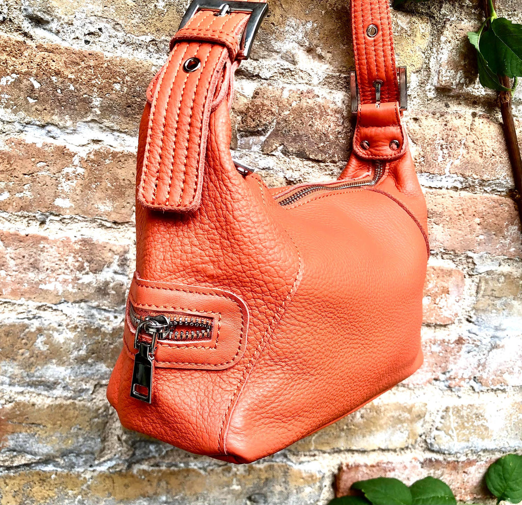 ORANGE genuine leather bag. Cross body / shoulder pumkin color leather purse, 2 adjustable straps, longer + shorter. Closed with a zipper.