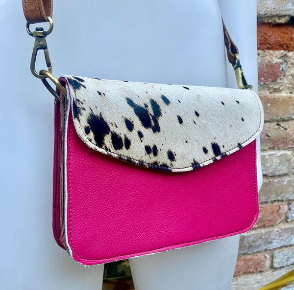 Small cross body bag in genuine leather. Enveloppe bag with adjustable strap + flap. Boho multicolor bag, pink, fuchsia,blue and beige