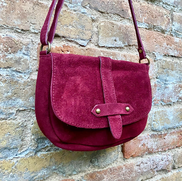Burgundy suede bag. Genuine leather dark red crossbody bag. Wine red small leather bag. Adjustable strap + zipper. Red suede purse