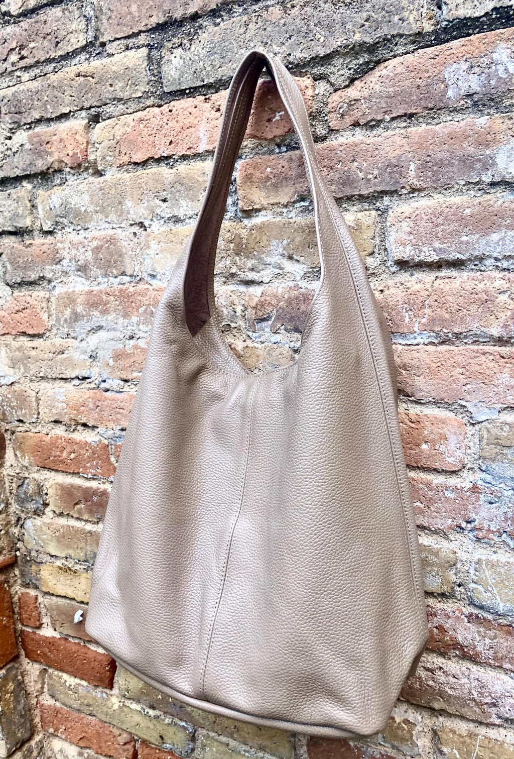 Dark beige slouch bag. Tote leather bag in taupe with ZIPPER. Soft genuine leather. Beige leather purse. Wide strap shoulder bag.