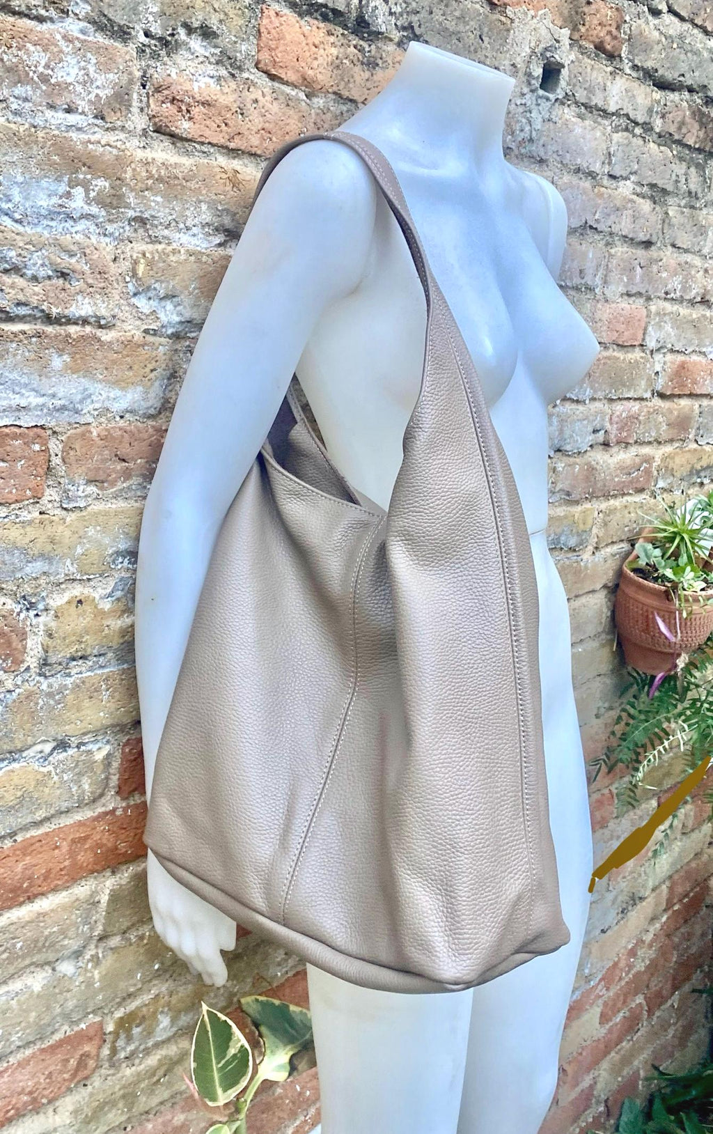 Dark beige slouch bag. Tote leather bag in taupe with ZIPPER. Soft genuine leather. Beige leather purse. Wide strap shoulder bag.