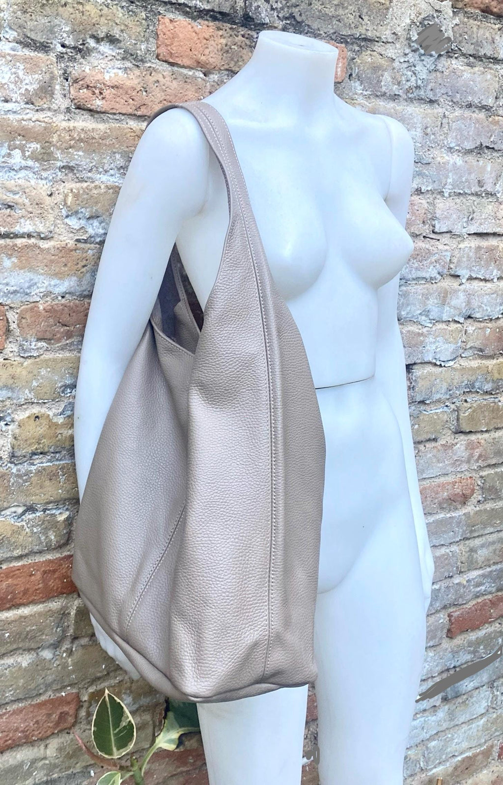 Dark beige slouch bag. Tote leather bag in taupe with ZIPPER. Soft genuine leather. Beige leather purse. Wide strap shoulder bag.