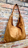 Slouch bag in camel brown with and zipper. Genuine leather bag. Light brown origami lined bag. Caramel suede purse. Wide strap shoulder bag.