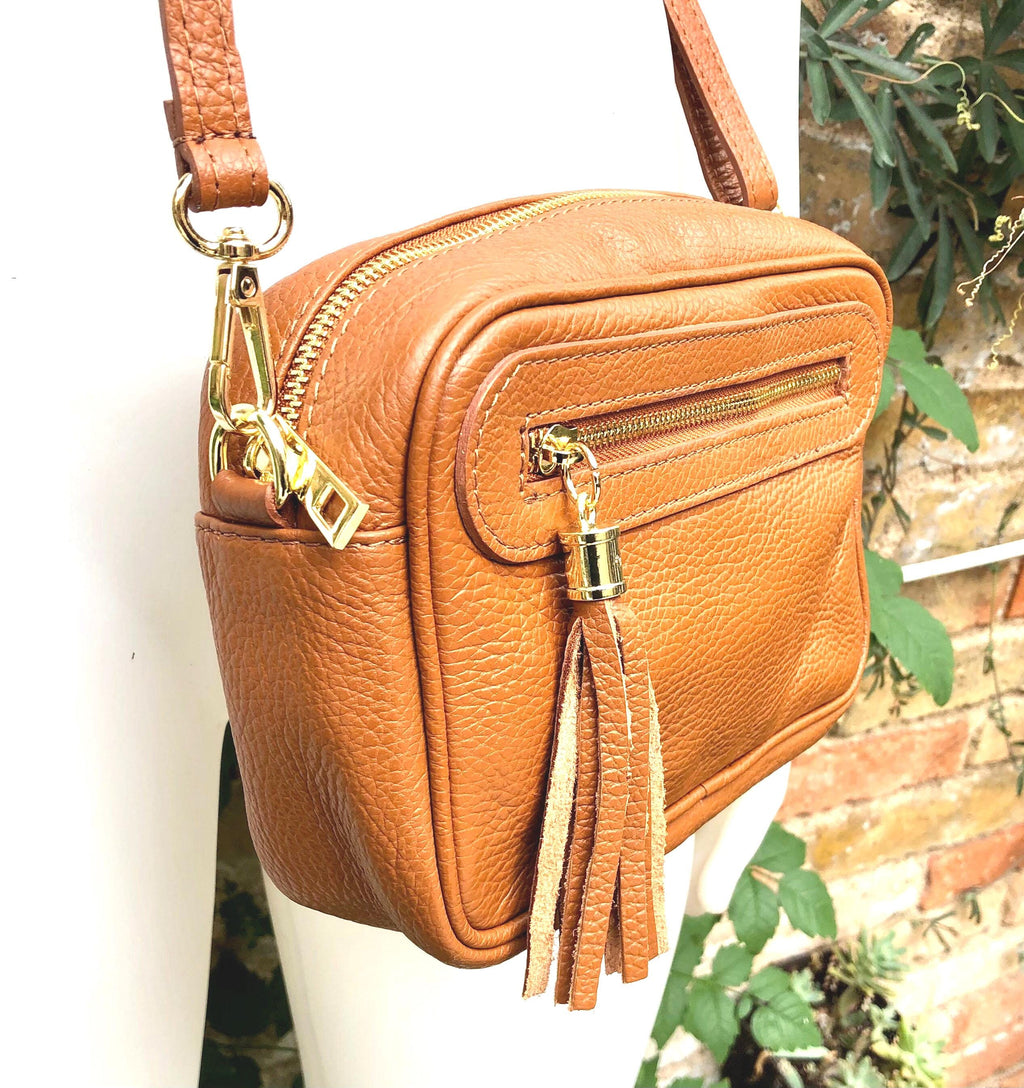 Small leather bag in Camel brown. Cross body bag, shoulder bag in GENUINE leather. Saddle brown leather bag with adjustable strap and zipper
