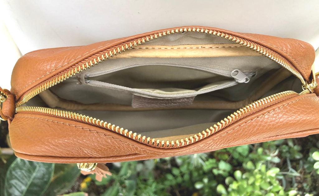 Small leather bag in Camel brown. Cross body bag, shoulder bag in GENUINE leather. Saddle brown leather bag with adjustable strap and zipper