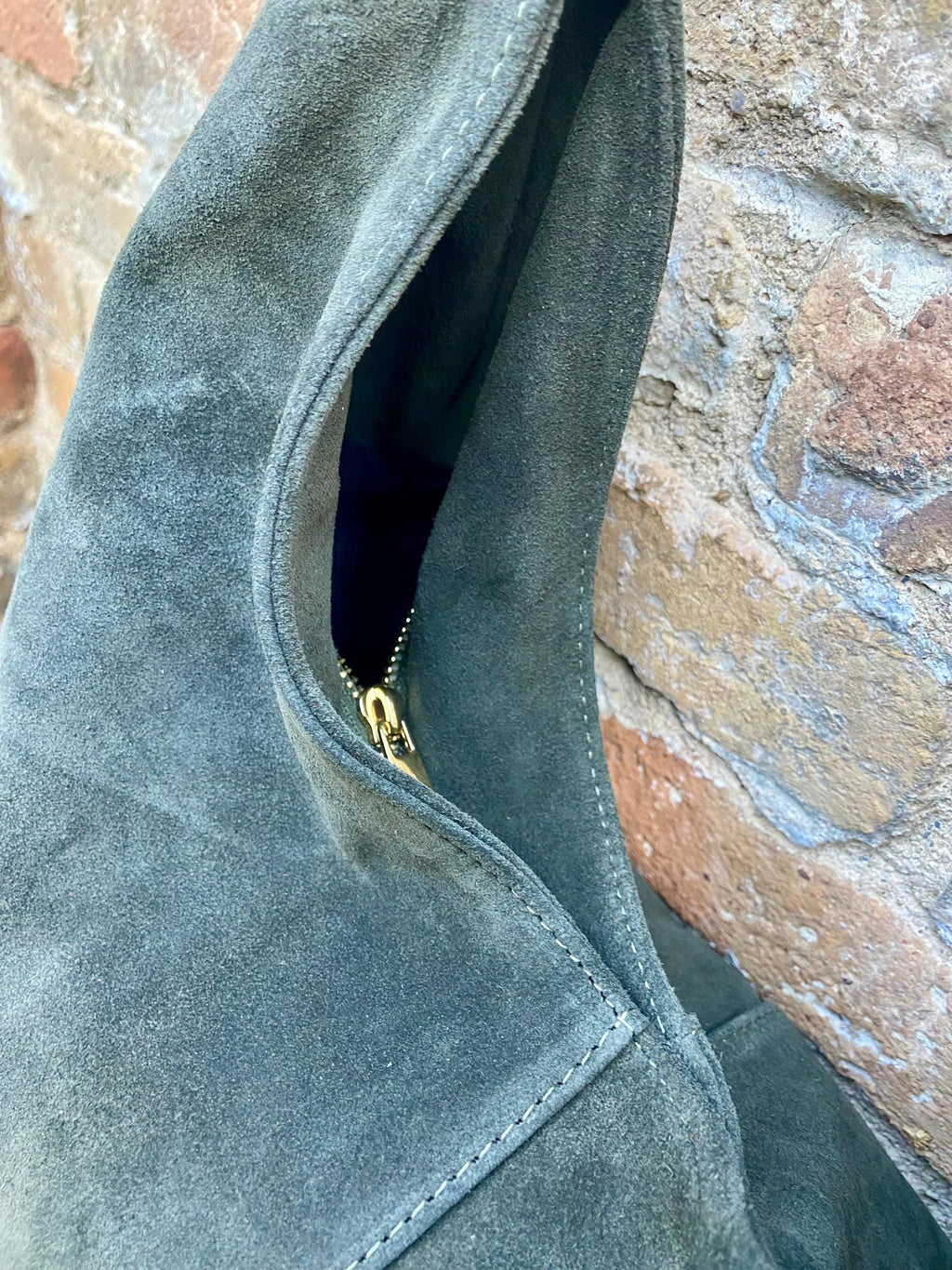 Slouch bag in dark green with and zipper. Genuine leather bag. Green color origami lined bag. Green suede purse. Wide strap shoulder bag.