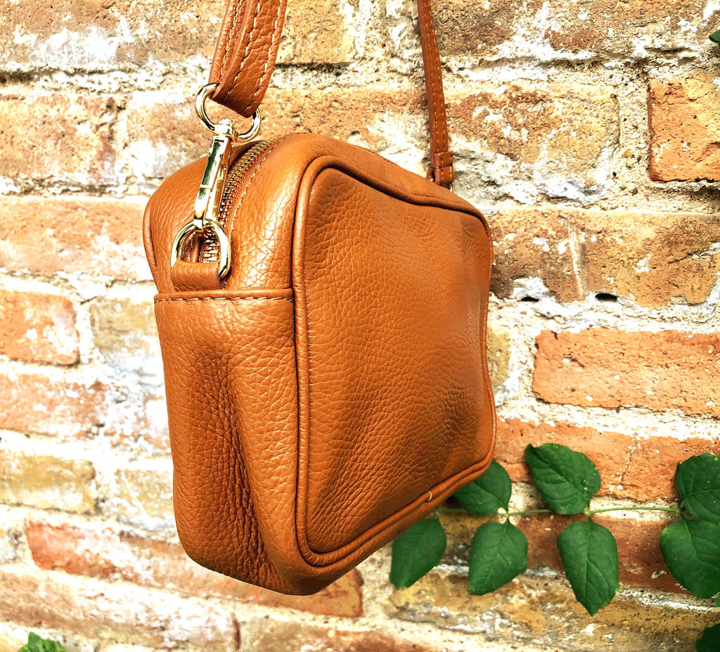 Small leather bag in Camel brown. Cross body bag, shoulder bag in GENUINE leather. Saddle brown leather bag with adjustable strap and zipper