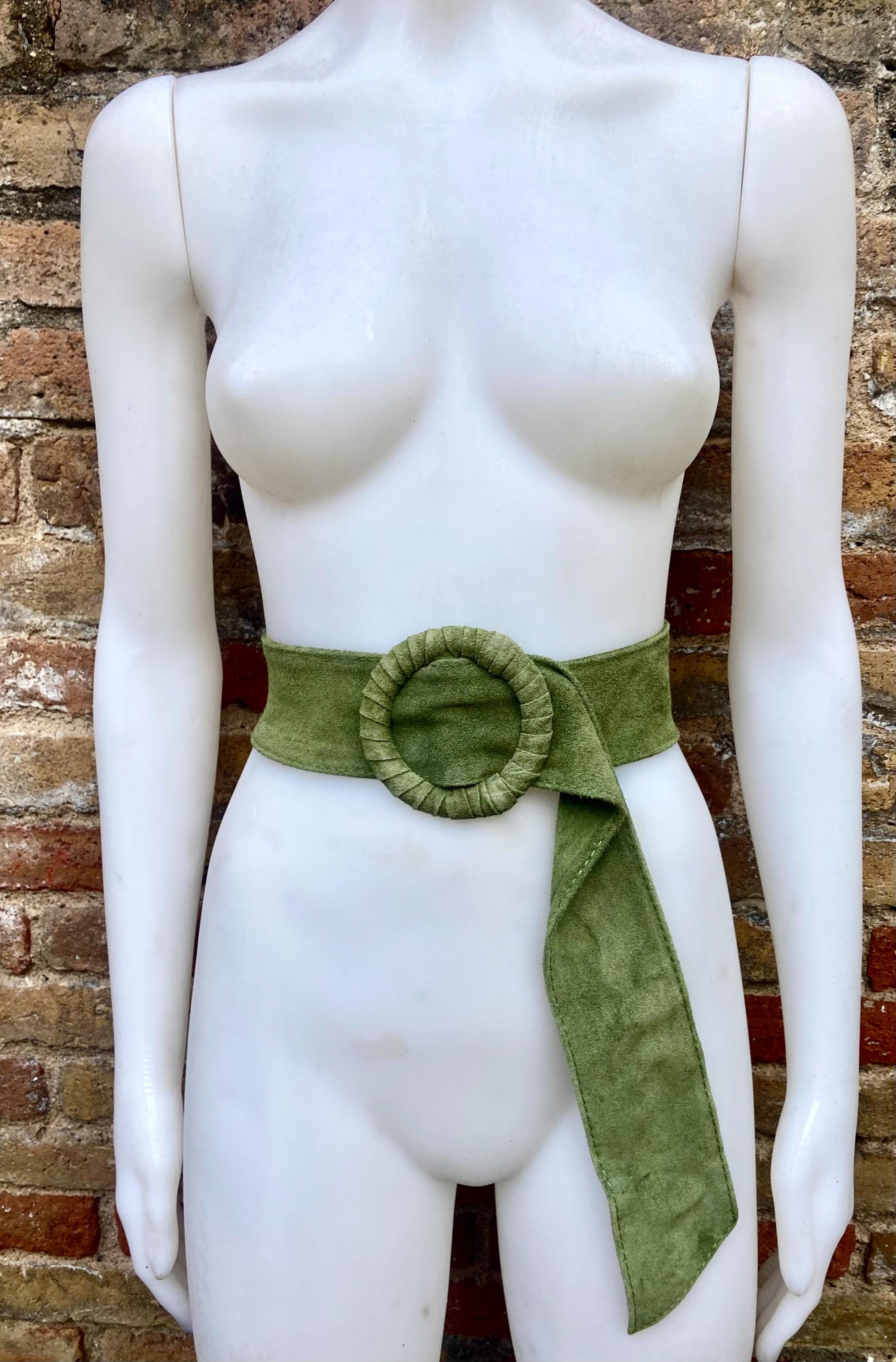 Moss green suede waist belt. Large round buckle. Medium moss green boho suede belt.Genuine natural leather. Green suede overall / dress belt