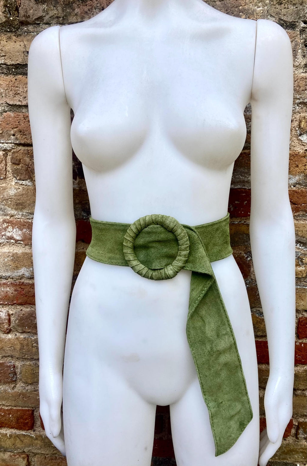 Moss green suede waist belt. Large round buckle. Medium moss green boho suede belt.Genuine natural leather. Green suede overall / dress belt