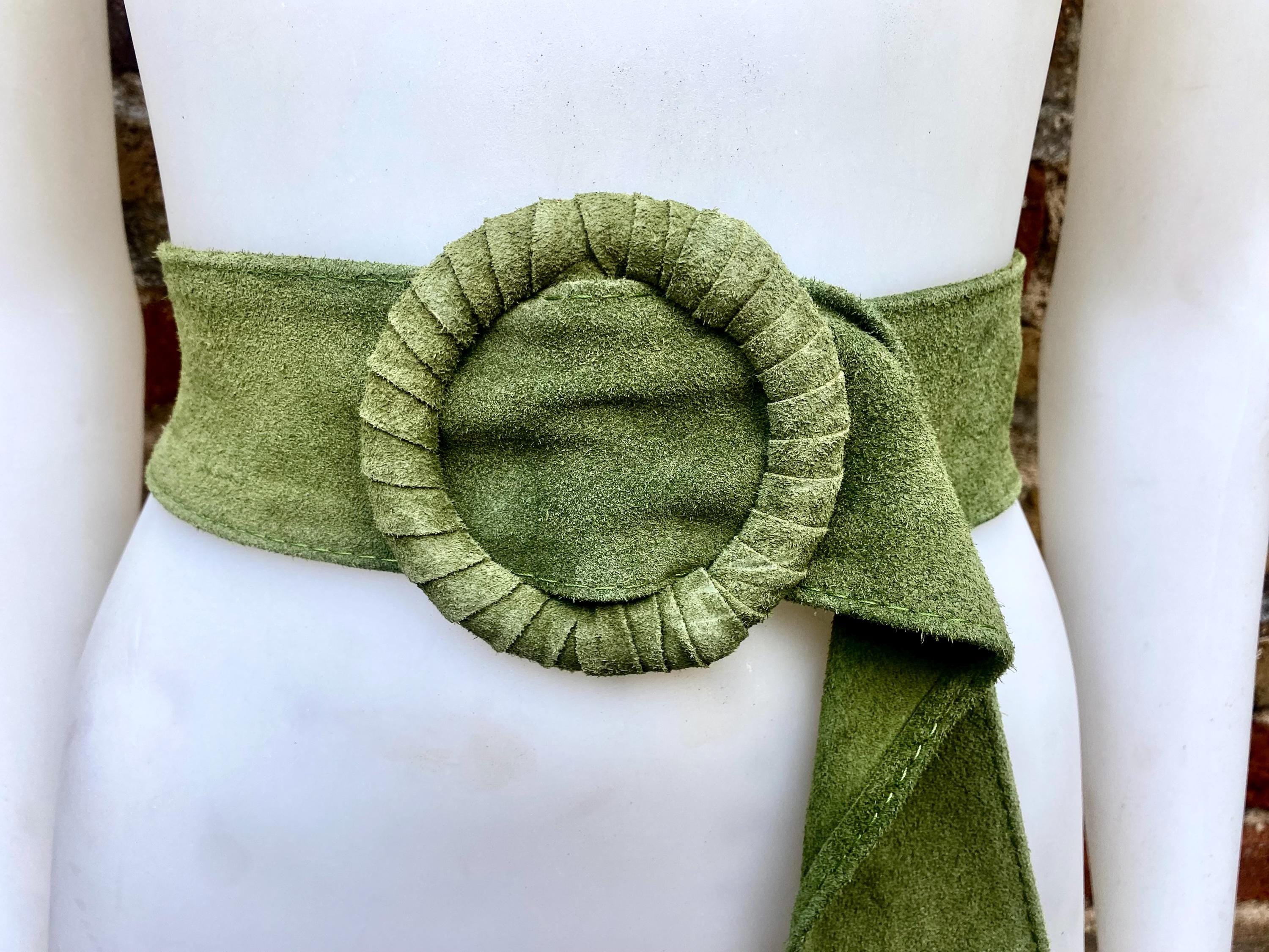 Moss green suede waist belt. Large round buckle. Medium moss green boho suede belt.Genuine natural leather. Green suede overall / dress belt