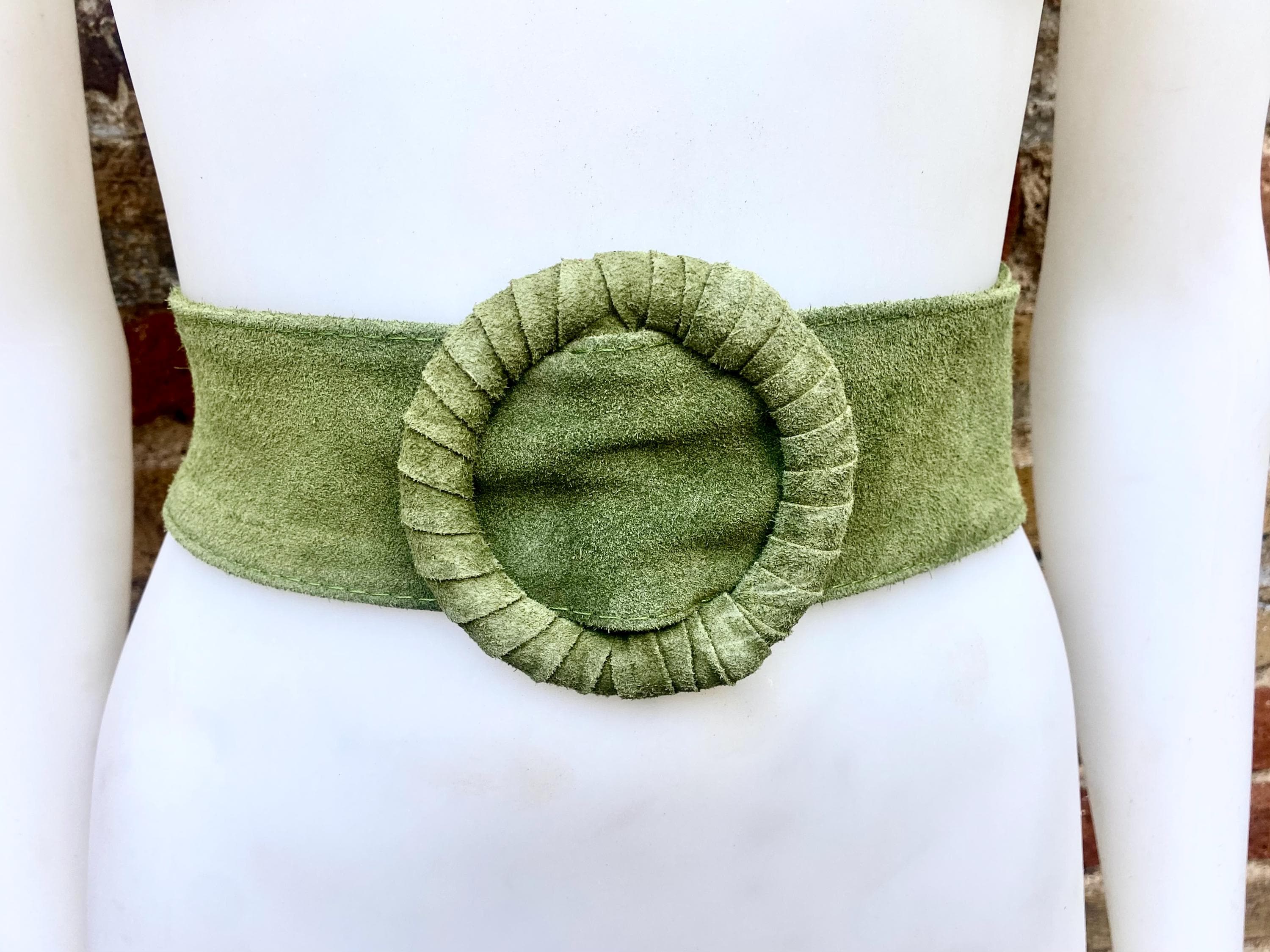 Moss green suede waist belt. Large round buckle. Medium moss green boho suede belt.Genuine natural leather. Green suede overall / dress belt