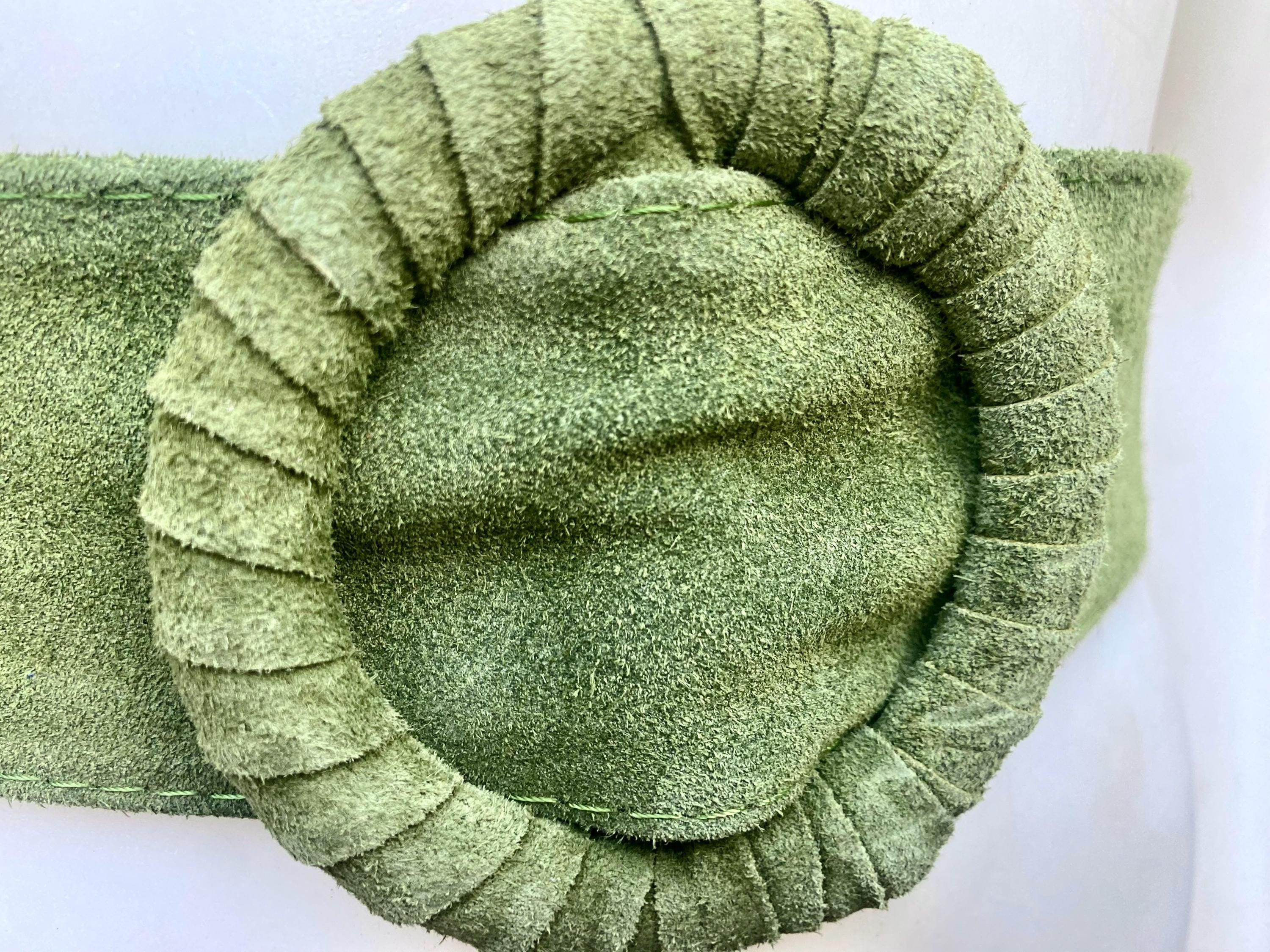 Moss green suede waist belt. Large round buckle. Medium moss green boho suede belt.Genuine natural leather. Green suede overall / dress belt