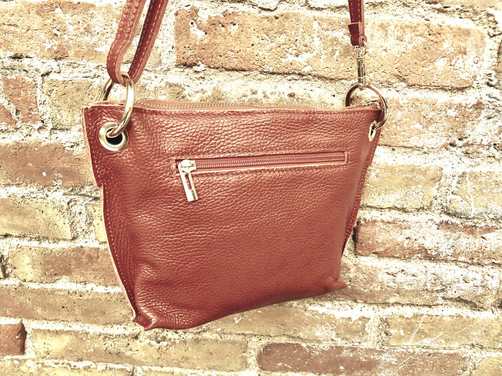 Camel brown leather bag. Rusty cross body / shoulder bag. Genuine leather purse with adjustable strap and zipper. Soft brown leather bag