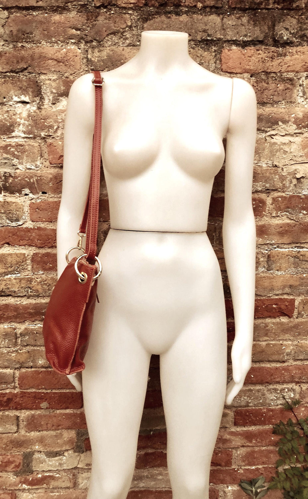 Camel brown leather bag. Rusty cross body / shoulder bag. Genuine leather purse with adjustable strap and zipper. Soft brown leather bag