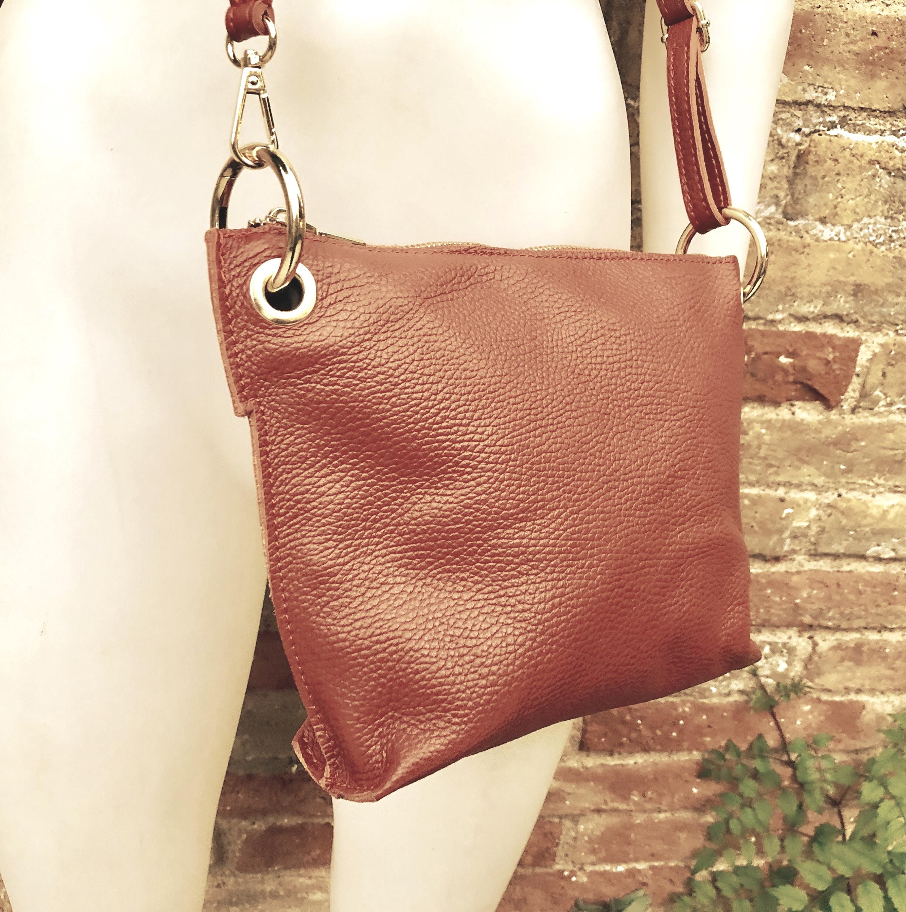 Camel brown leather bag. Rusty cross body / shoulder bag. Genuine leather purse with adjustable strap and zipper. Soft brown leather bag