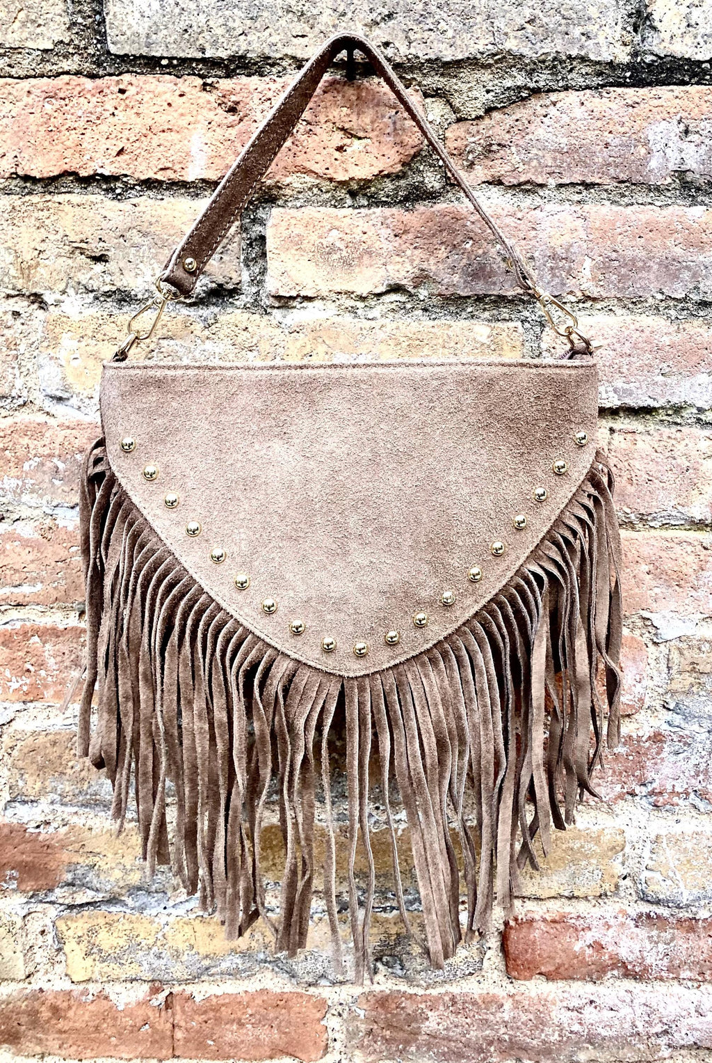 Taupe brown suede crossbody bag with tacks and fringes. Light brown suede hippy purse. Genuine suede leather boho bag in light greyge brown