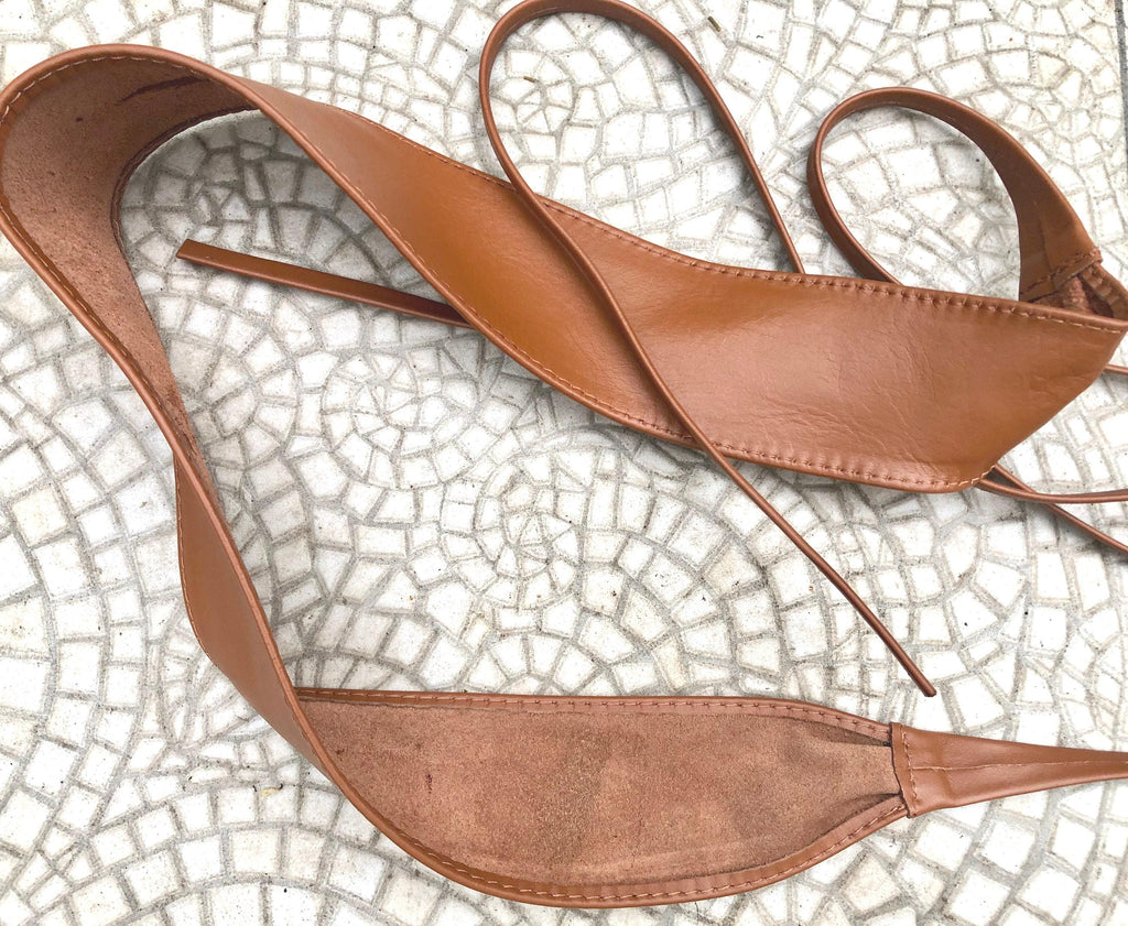 Obi belt in soft leather. Wrap belt in CAMEL BROWN. Waist belt in TOBACCO. Wraparound belt in brown genuine leather. Boho tan wide belt.