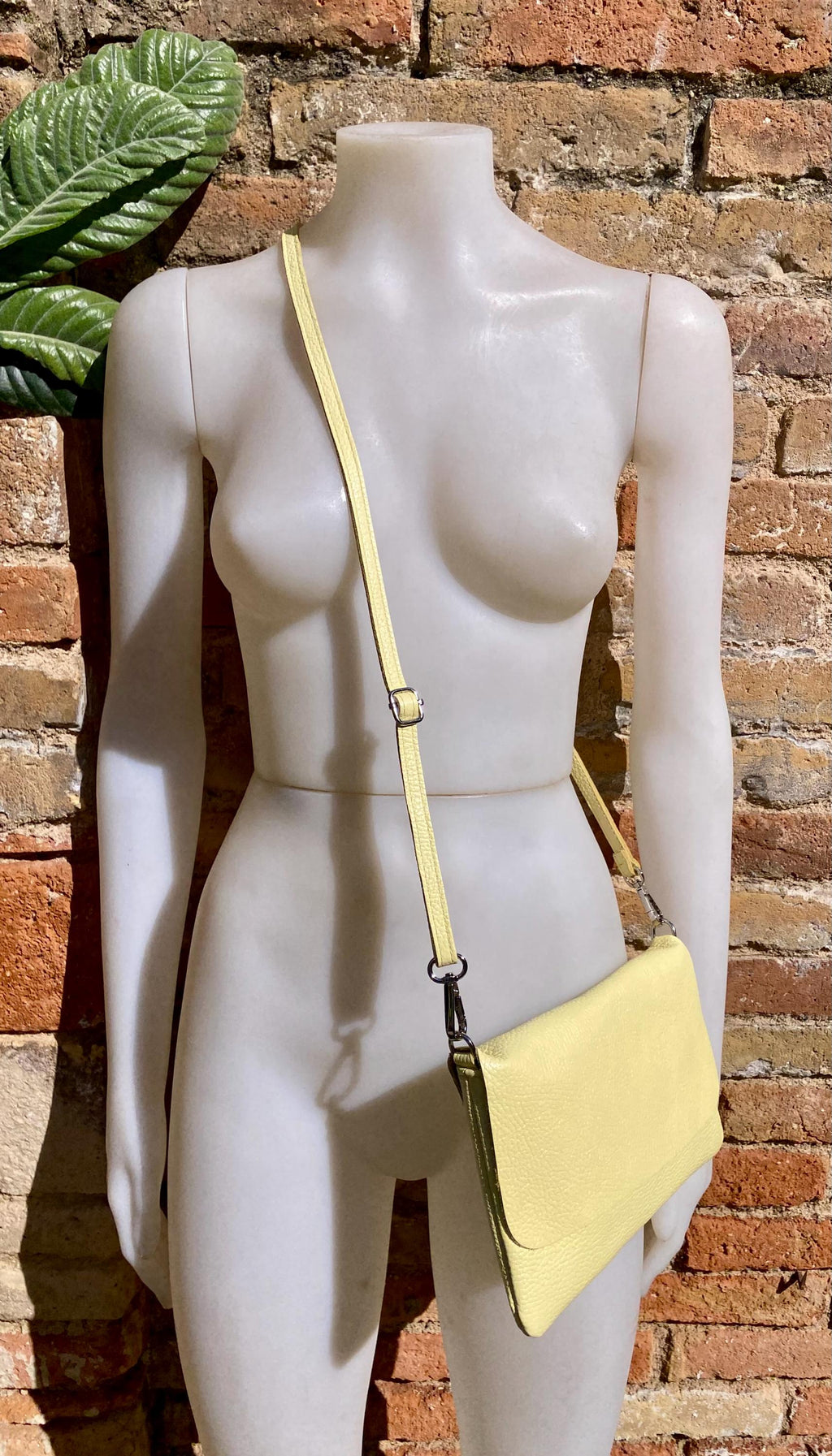 Small leather bag in light YELLOW.Cross body bag, shoulder bag in GENUINE leather. Yellow bag with adjustable strap, zipper and flap.