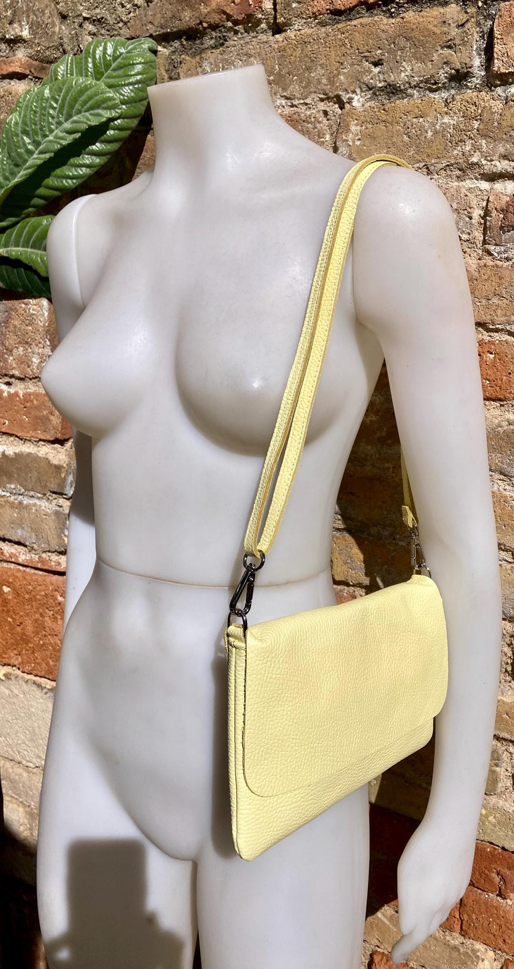 Small leather bag in light YELLOW.Cross body bag, shoulder bag in GENUINE leather. Yellow bag with adjustable strap, zipper and flap.