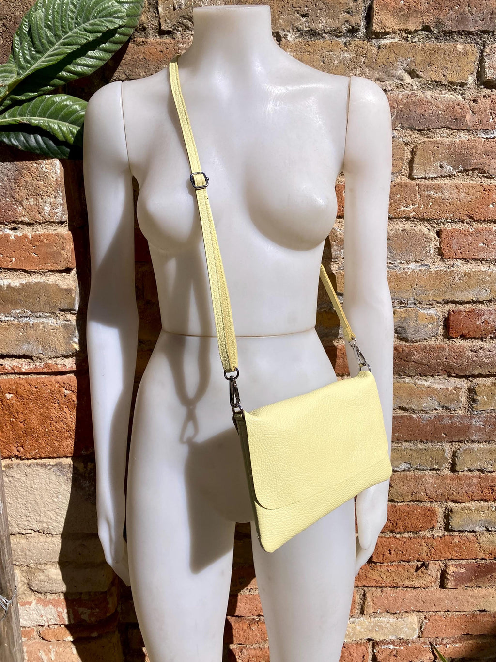 Small leather bag in light YELLOW.Cross body bag, shoulder bag in GENUINE leather. Yellow bag with adjustable strap, zipper and flap.