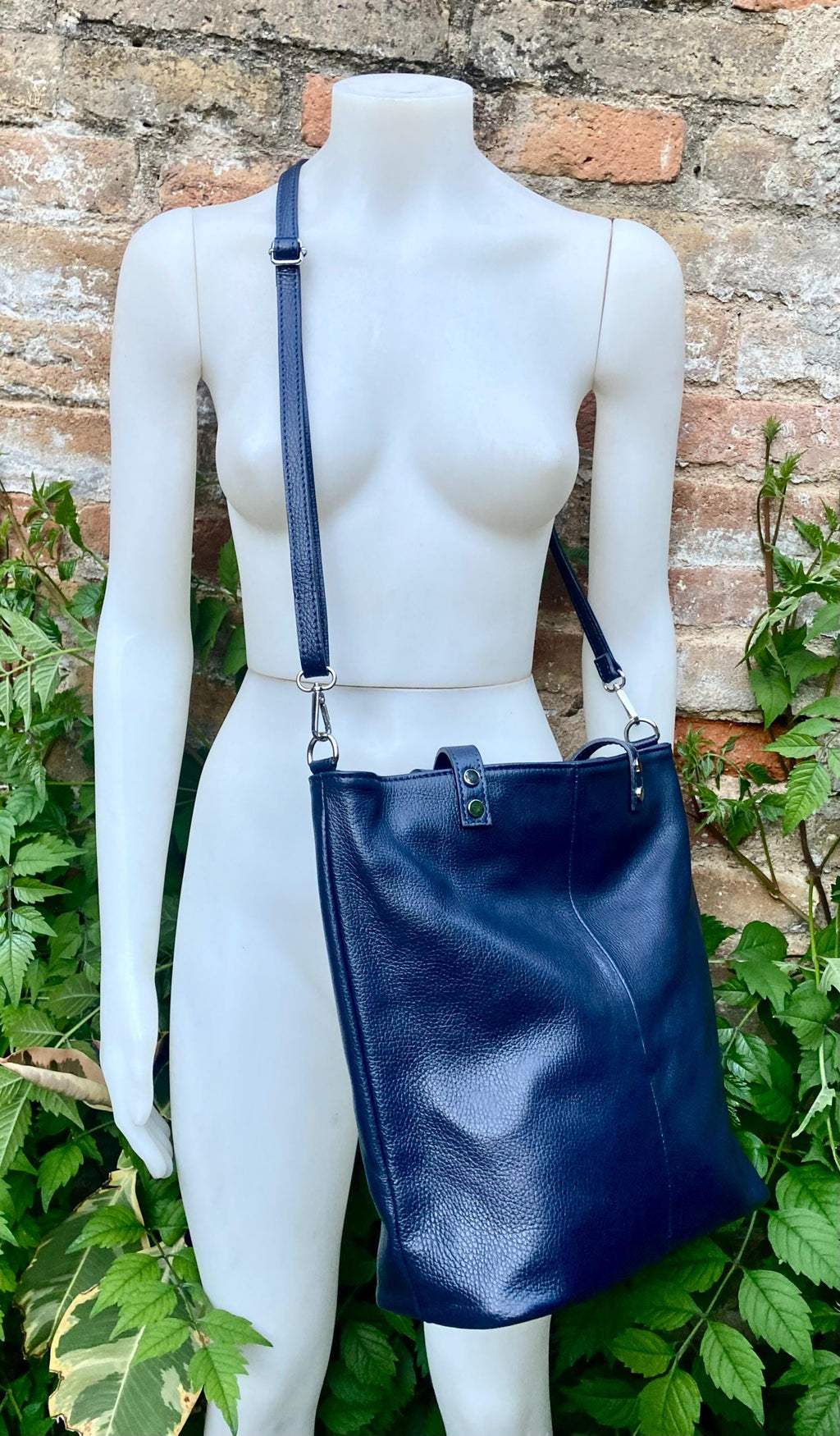 Navy blue leather shoulder / crossbody bag. Genuine leather NAVY tote. Laptop, tablet or book bag with lining and zipper.
