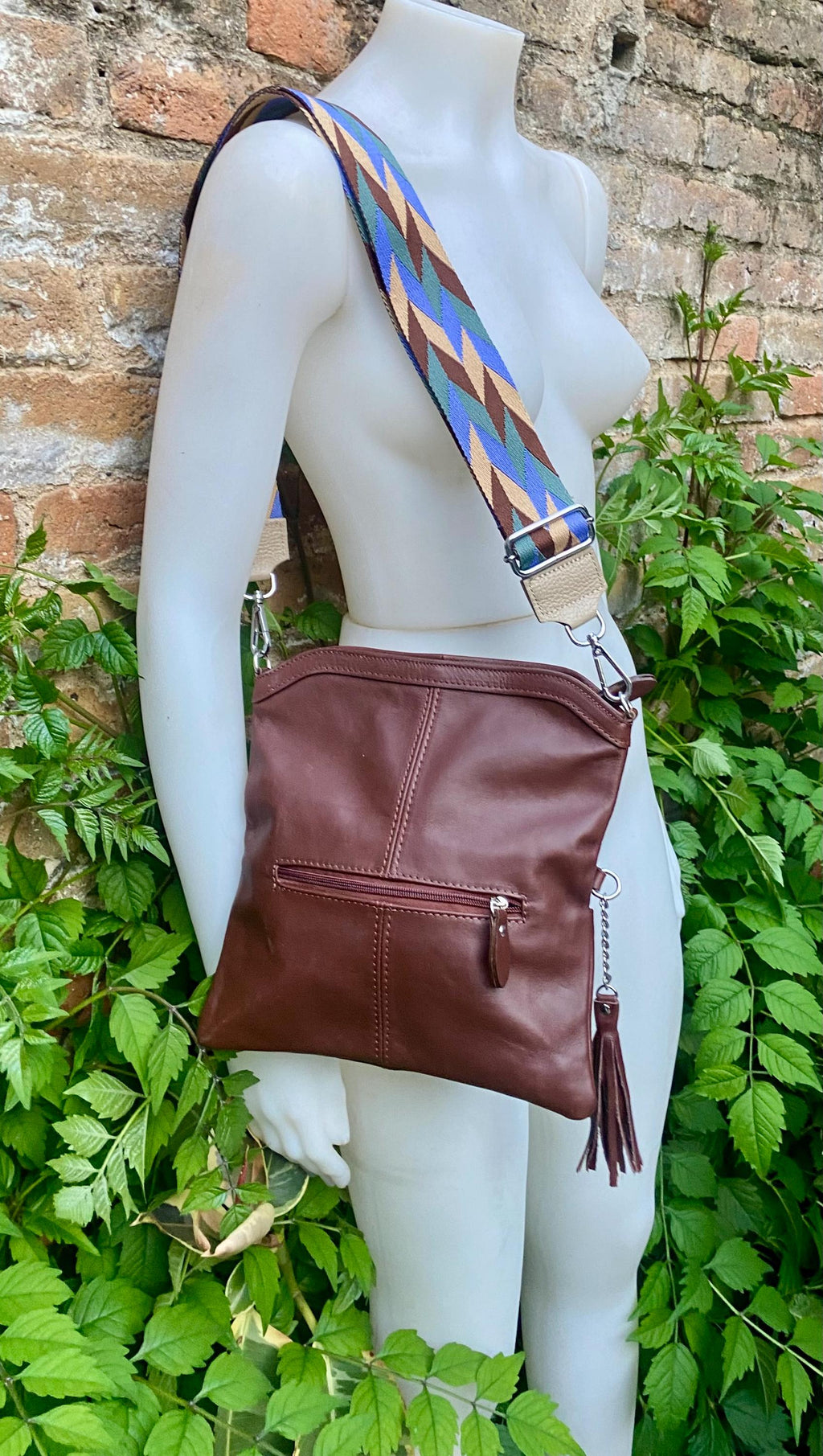 Small leather bag in maroon. Cross body bag, shoulder bag in GENUINE leather. Burgundy - brown bag with adjustable strap, zipper and flap.