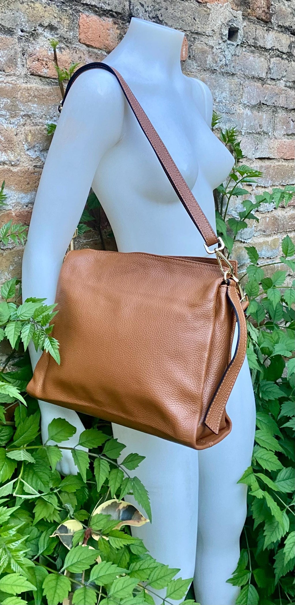 CAMEL BROWN genuine leather bag. Hand / shoulder / crossbody bag. Removable longer adjustable strap. Light tobacco shopper bag. Taupe purse