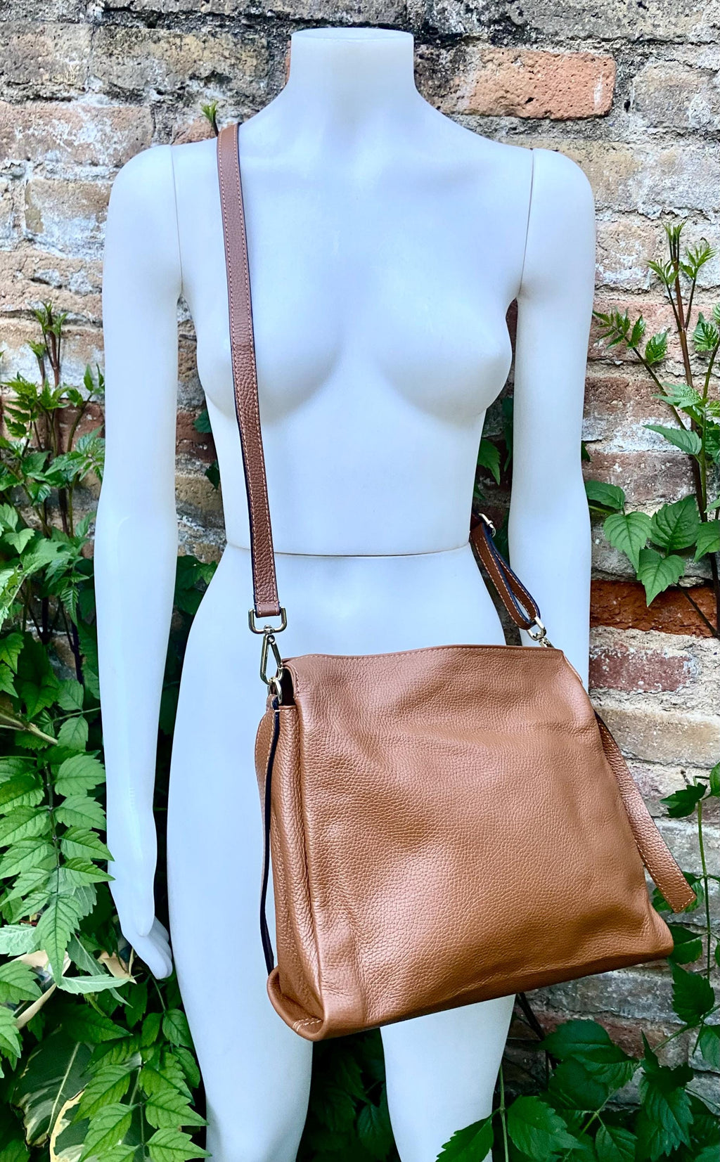 CAMEL BROWN genuine leather bag. Hand / shoulder / crossbody bag. Removable longer adjustable strap. Light tobacco shopper bag. Taupe purse
