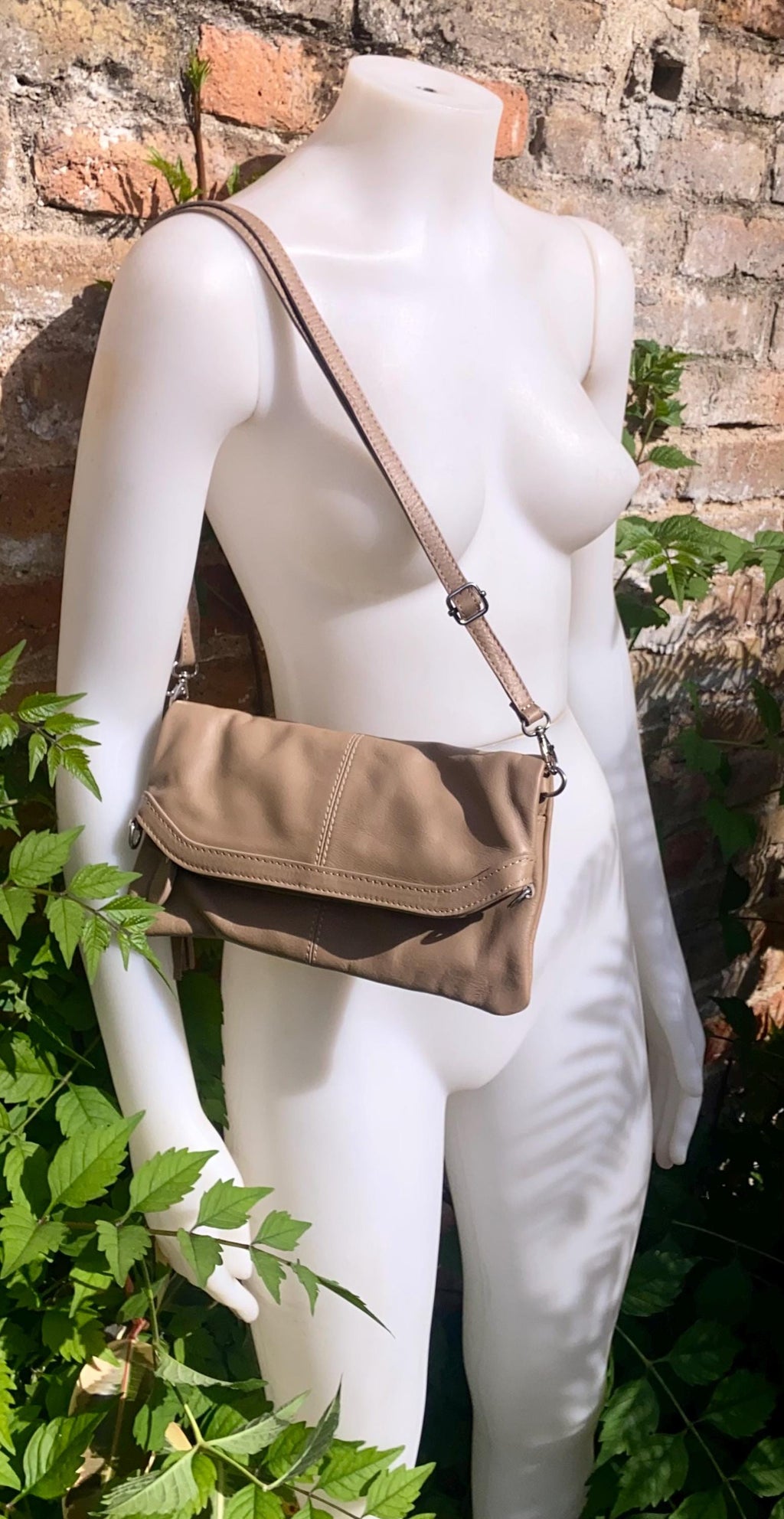 Small leather bag in maroon. Cross body bag, shoulder bag in GENUINE leather. Burgundy - brown bag with adjustable strap, zipper and flap.