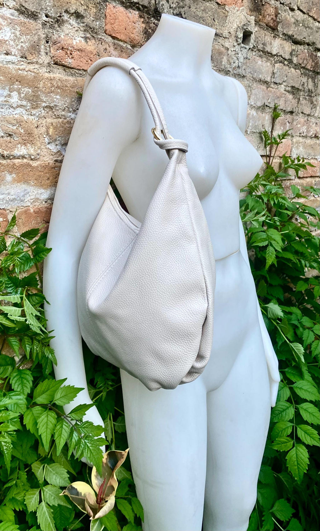 Cream white leather slouchy bag with ZIPPER + lining. Soft natural genuine leather bag. Light beige leather purse. Cream leather hobo bag