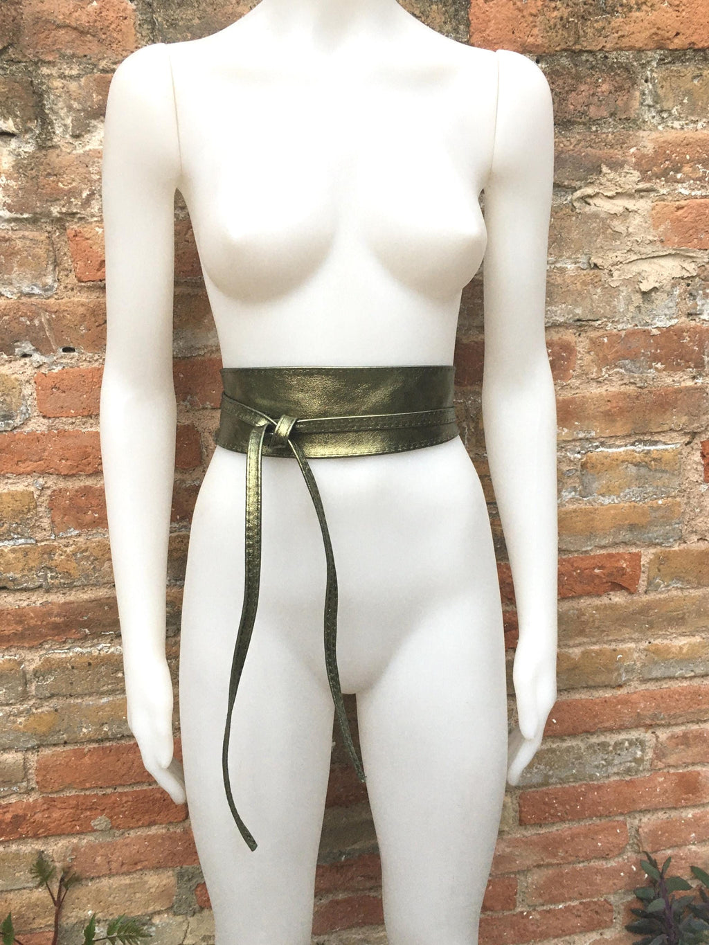 GREEN leather OBI belt. Wide waist belt in soft genuine leather. Metallic shine wraparound belt, boho dress belt in silver color leather.